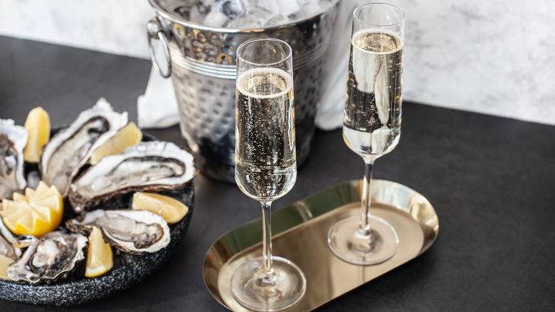 https://www.thedailymeal.com/img/gallery/13-creative-ways-to-use-up-leftover-champagne/intro-1681926051.jpg