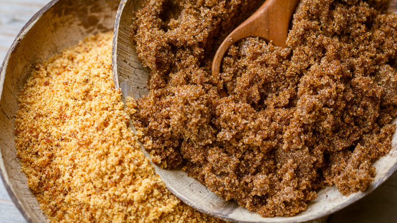 Light and brown sugar bowls 