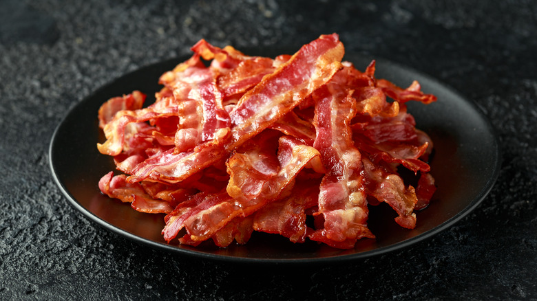 Cooked bacon slices in bowl