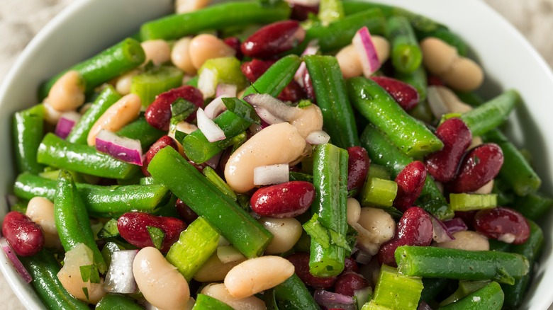 Fresh bean salad with dressing