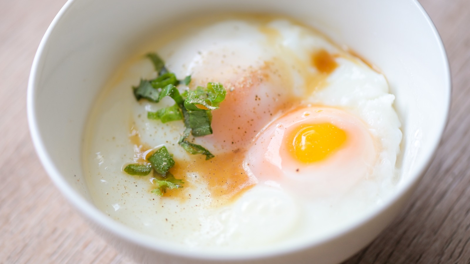https://www.thedailymeal.com/img/gallery/13-expert-tips-for-cooking-eggs-in-the-microwave/l-intro-1700396147.jpg