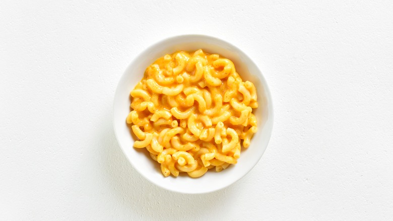 macaroni and cheese in bowl