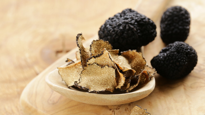 Thinly sliced black truffles