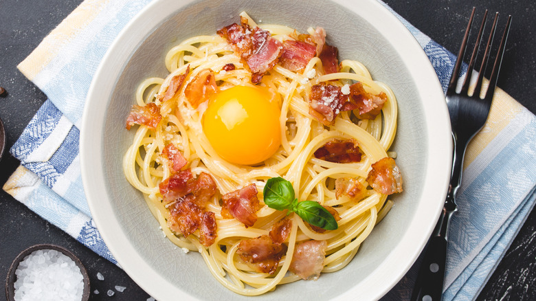 Spaghetti with egg and pancetta 