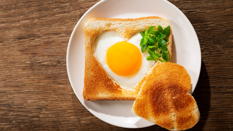 Egg in the middle of toast 