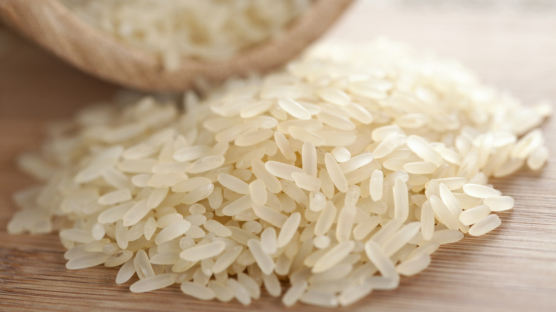 rice grains on wooden plank