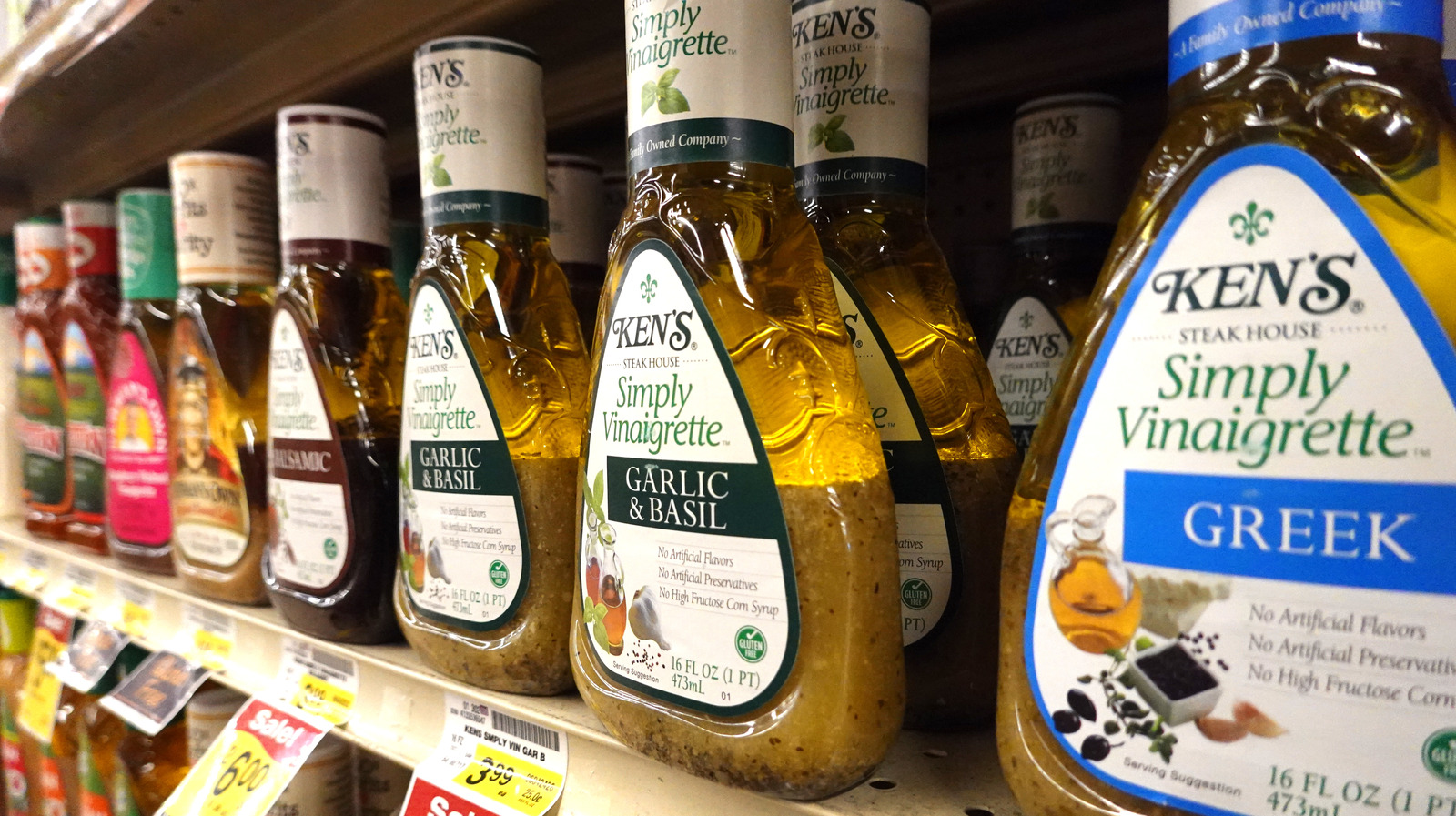 The Best Whole Foods Salad Dressings, According to Nutritionists