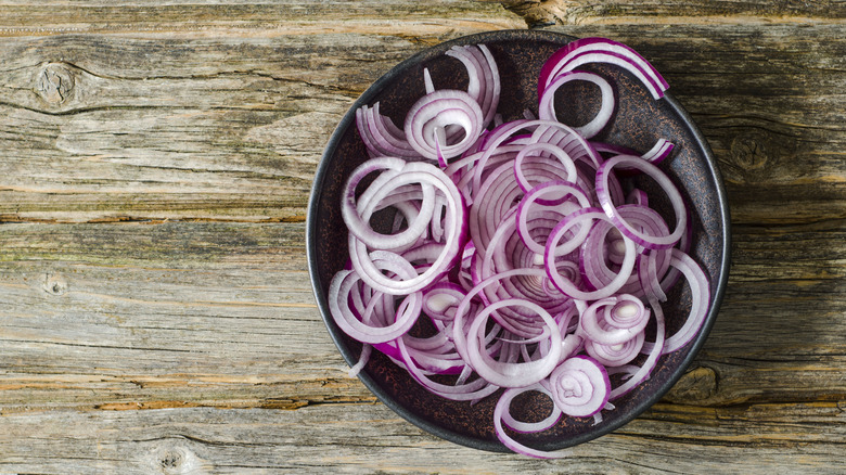 sliced red onions in bowl