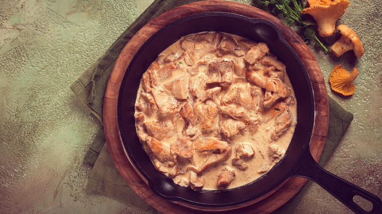 Creamy mushroom gravy