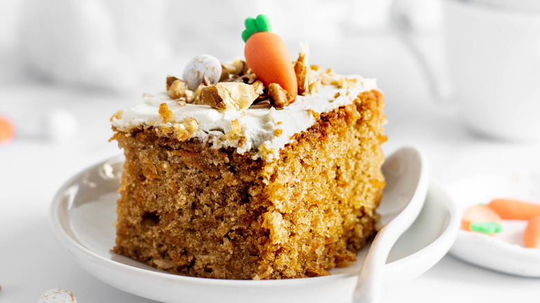 Carrot cake with nuts