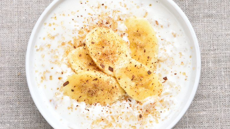 Grits with milk & bananas