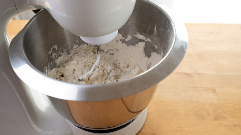 stand mixer with dough hook