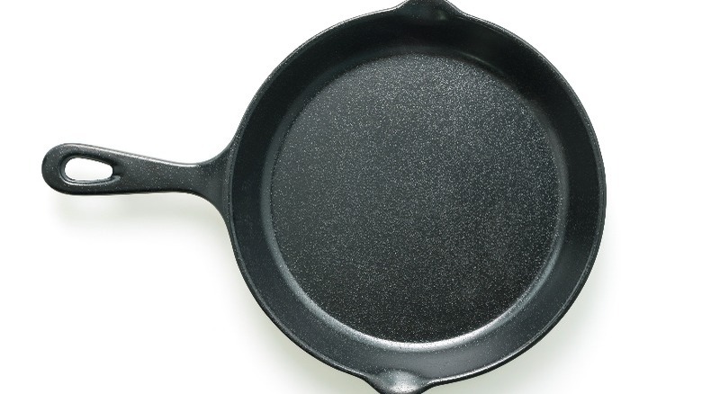 Cast iron pan