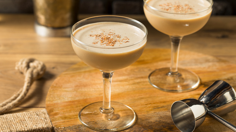 Delicious Brandy Alexander drinks