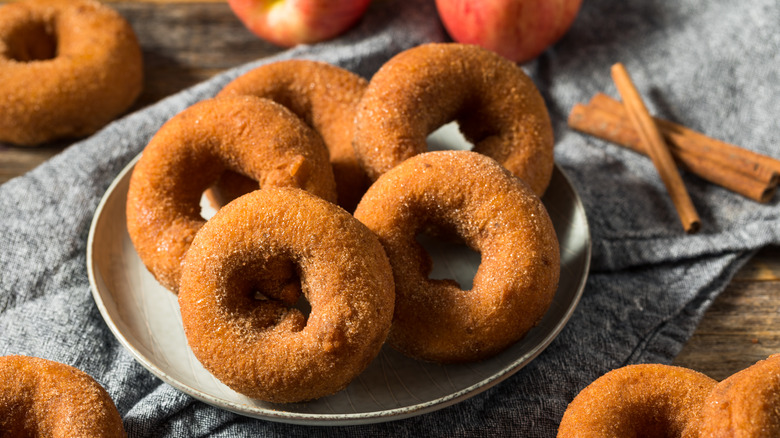 Apple cider donuts