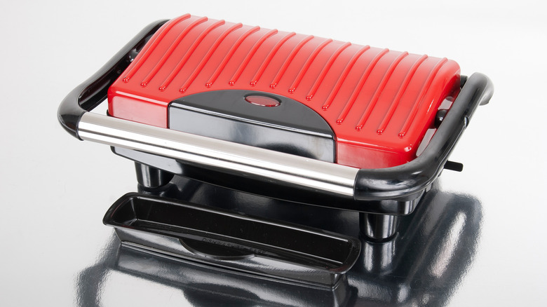 Closed panini press machine