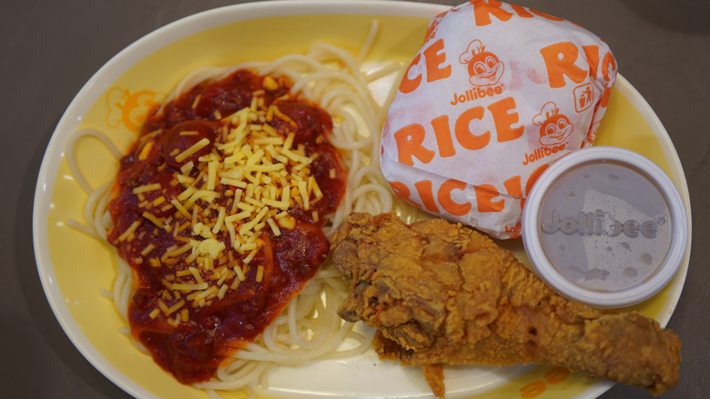 Jollibee spaghetti and fried chicken