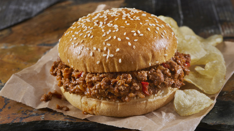 sloppy joe and potato chips