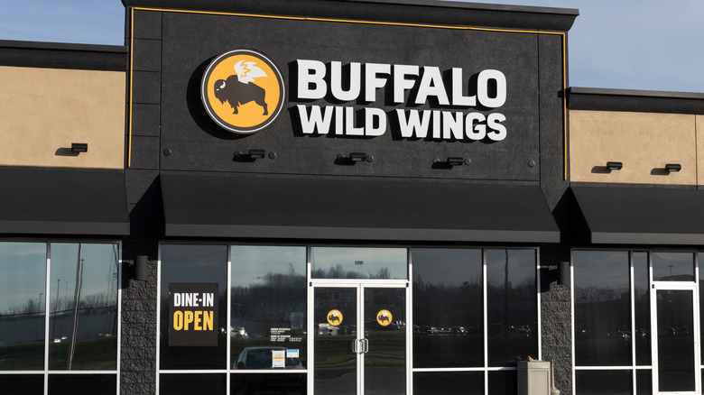 Buffalo Wild Wings storefront