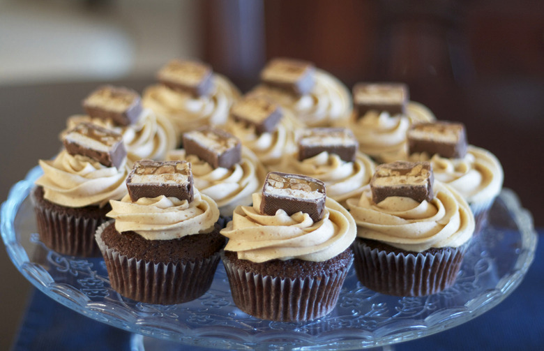 Chocolate Peanut Butter Crunch Cupcakes