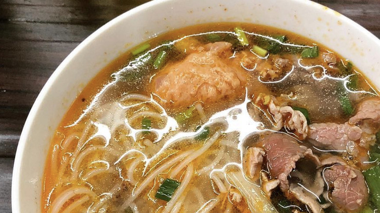 bún bò Huế soup