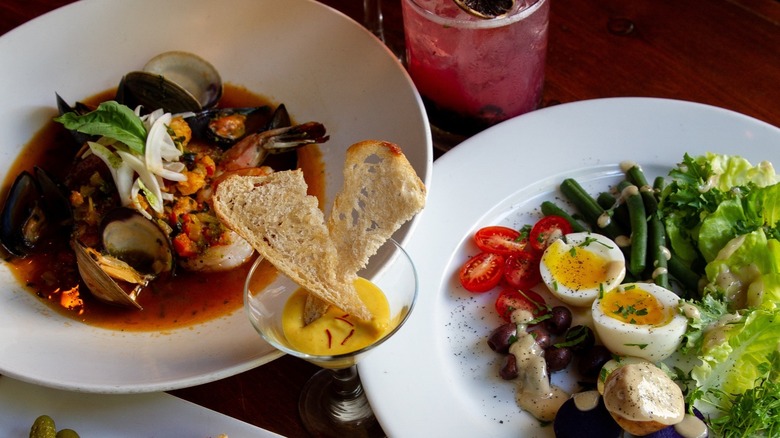 Oyster dish with salad and cocktail