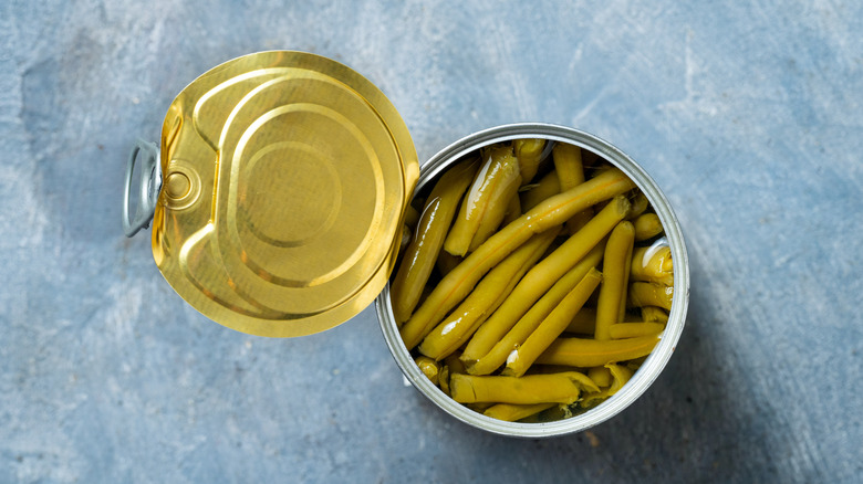 an open can of green beans