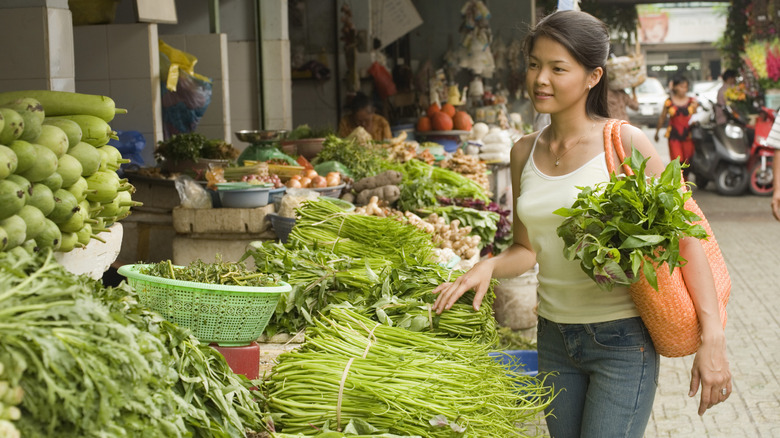 woman at farmers market