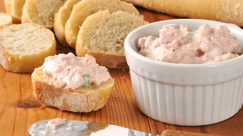 Ham salad with toast