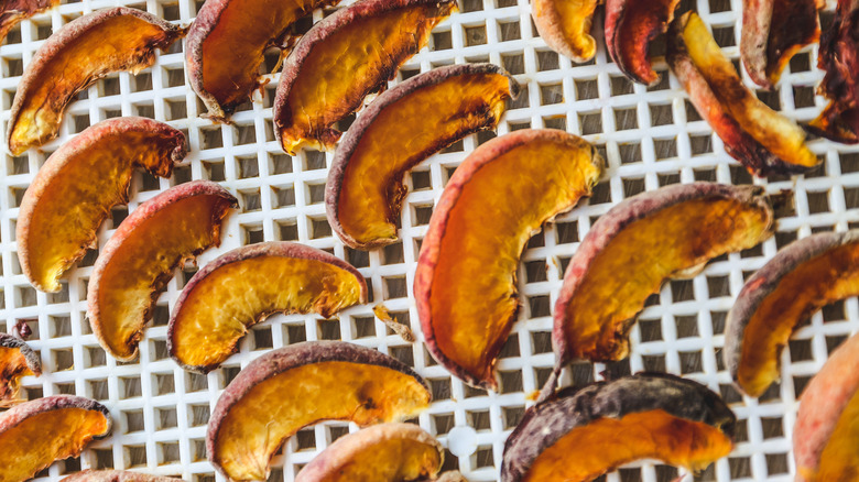 dehydrated peach slices