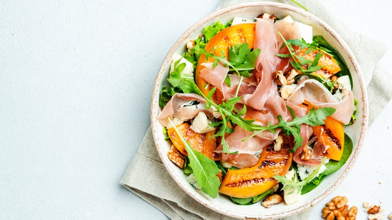 salad with grilled peaches