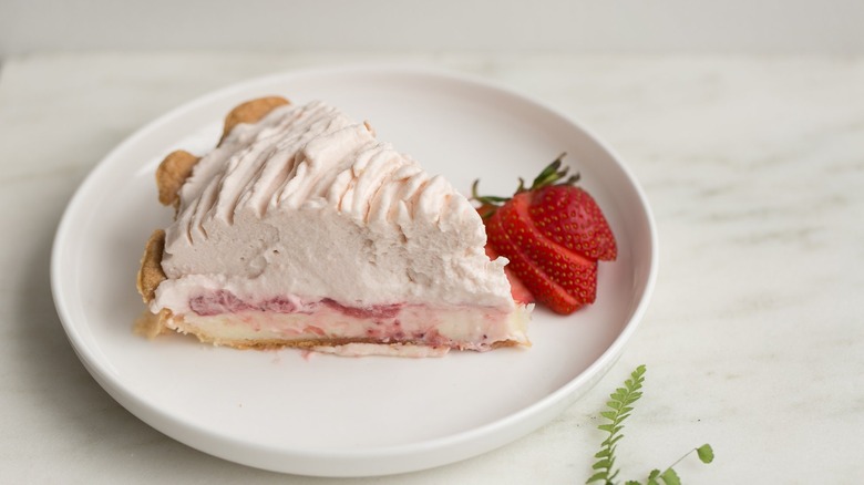 strawberry white chocolate pie slice