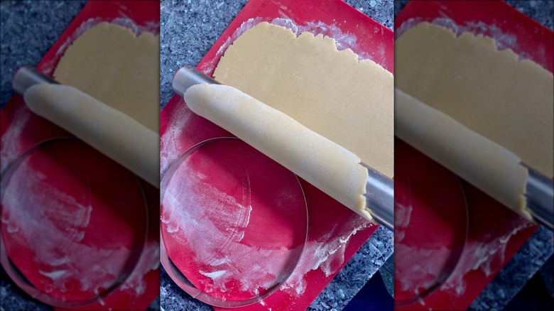 Pâte sucrée dough being moved