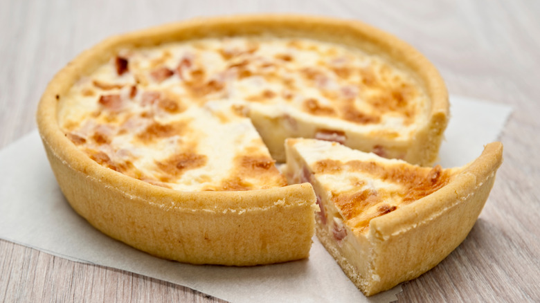 Cheesy quiche with slice cut