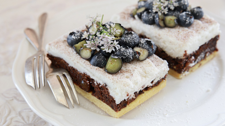 Slices of Irish gur cake