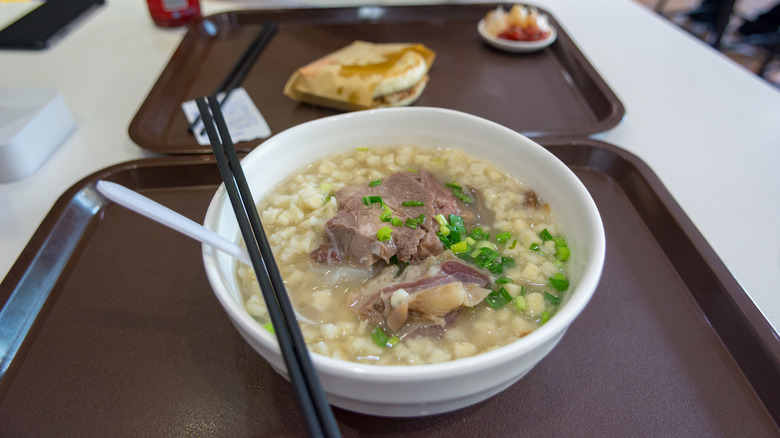 Yangrou paomo with chopsticks