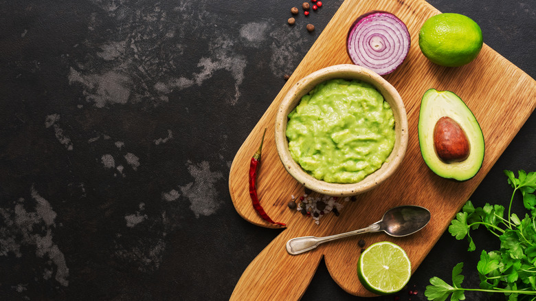 Guacamole with red onions