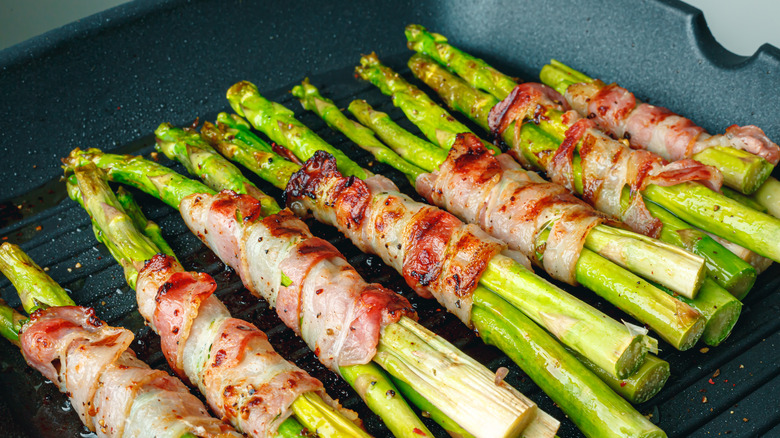 Grilled asparagus wrapped in bacon