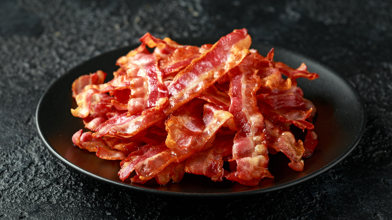 https://www.thedailymeal.com/img/gallery/14-bacon-hacks-that-you-need-to-know/l-intro-1690252464.jpg