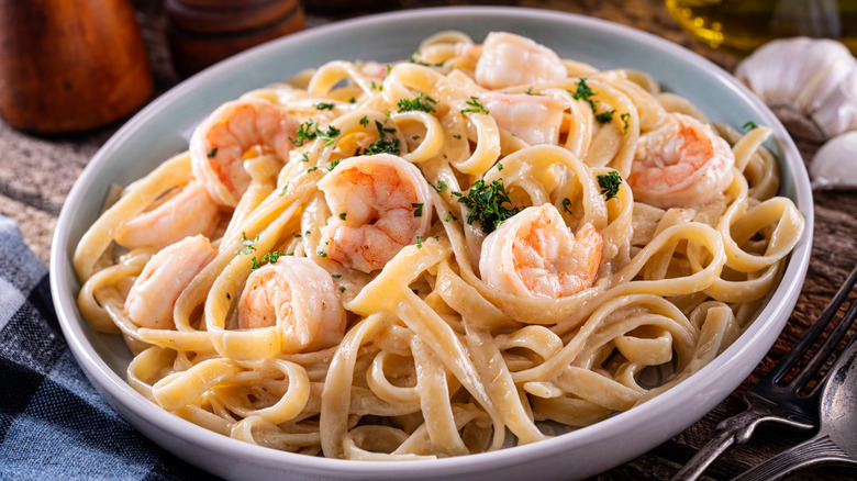 Alfredo pasta with shrimp