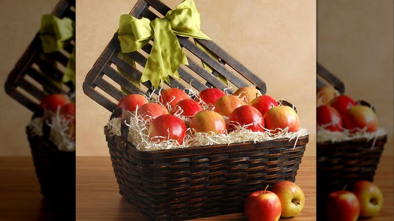 Melissa's Produce hamper of apples