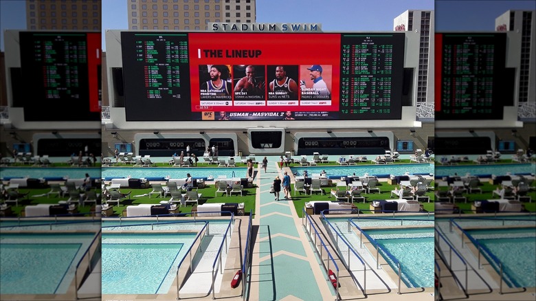 14 Best Poolside Bars In Las Vegas Ranked, According To Yelp Reviews