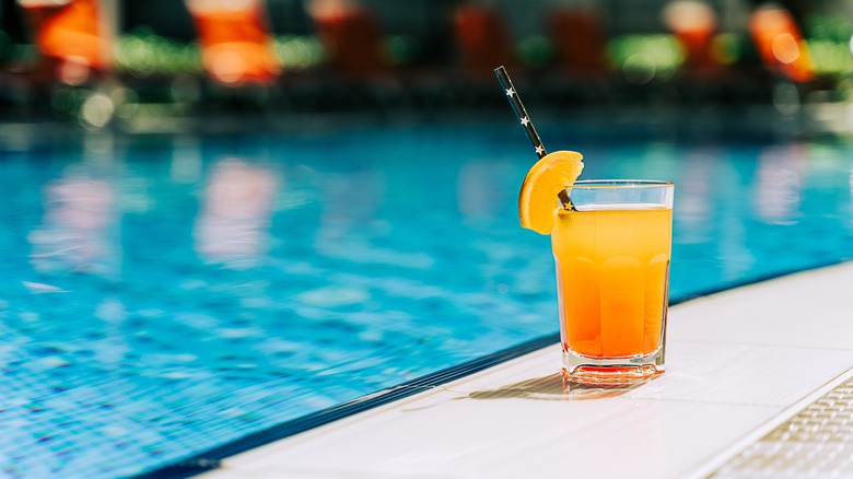 14 Best Poolside Bars In Las Vegas Ranked, According To Yelp Reviews