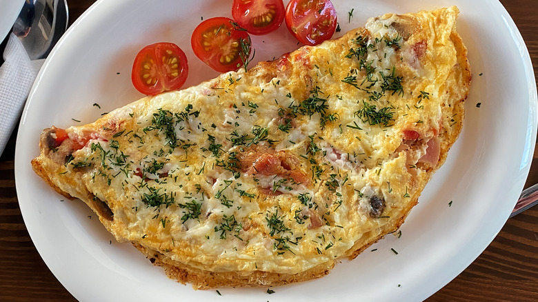 omelet on plate with tomatoes