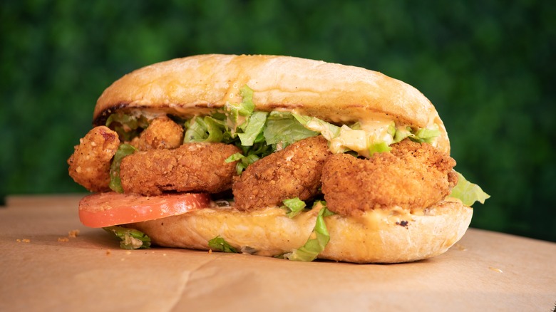 Shrimp po' boy sandwich