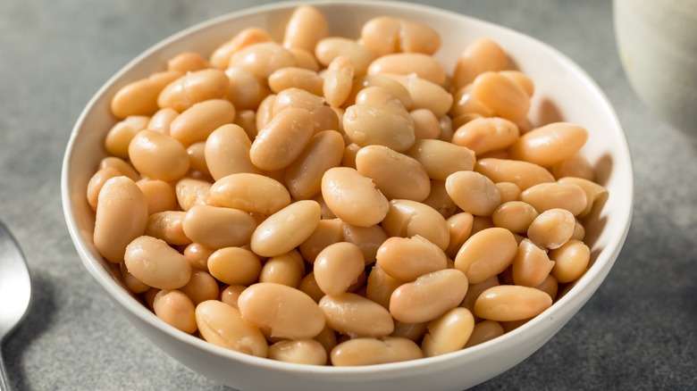 canned cannellini beans in bowl