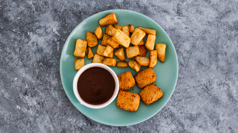 jackfruit nuggets with barbecue sauce