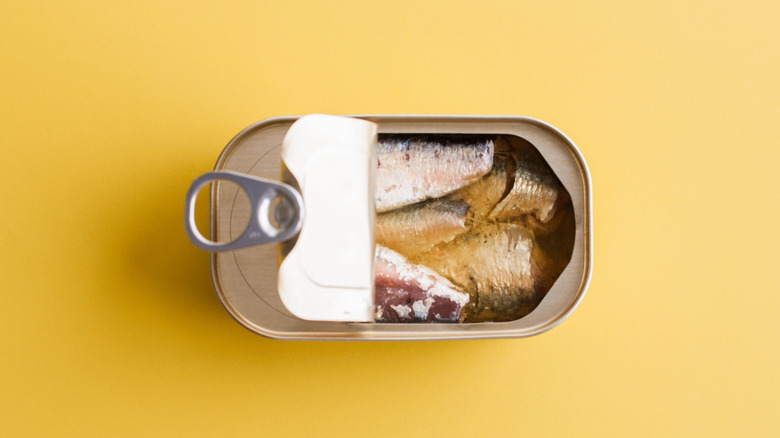 sardines in rectangular can