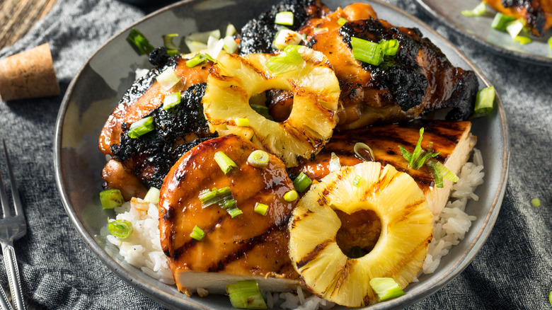 barbecue chicken bowl with rice