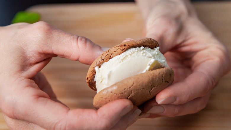 Pressing ice cream between cookies